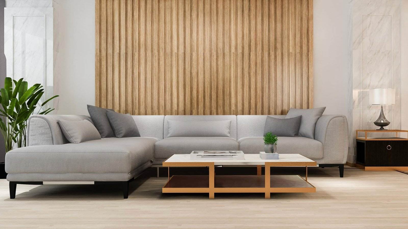 Modernes Wohnzimmer mit einem grauen L-förmigen Sofa und verschiedenen grauen Kissen. Ein niedriger Couchtisch aus Holz steht mit einer kleinen Pflanze. Eine Stehlampe steht auf einem Beistelltisch aus Holz. Ein großes Holzpaneel akzentuiert die Wand hinter dem Sofa. Eine hohe Pflanze schmückt die Ecke mit hellem Holzboden.